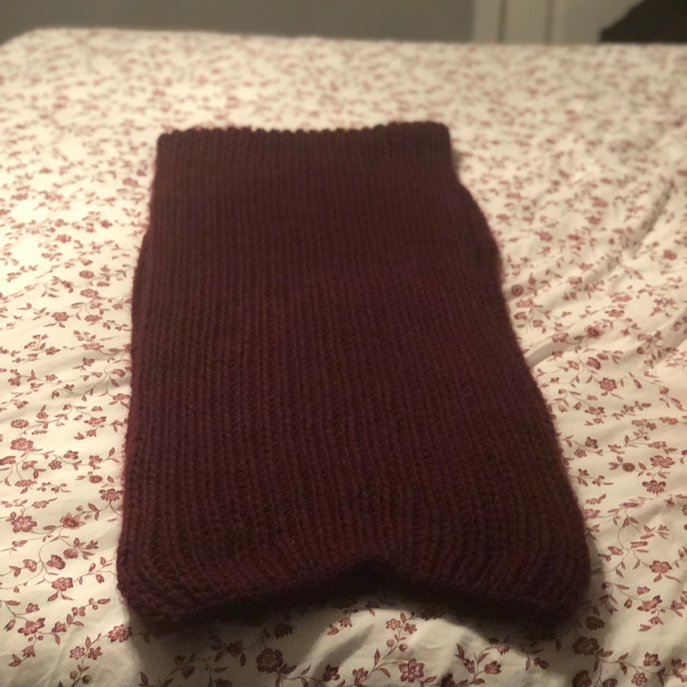 Chunky Burgandy Scarf - Picture 2 of 5